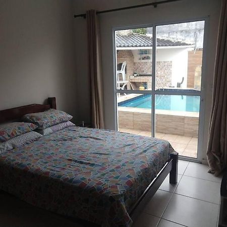 Casa Em Itanhaem Com 2 Quartos Garagem P 2 Carros, Churrasqueira, Piscina 200 M Da Praia Zewnętrze zdjęcie